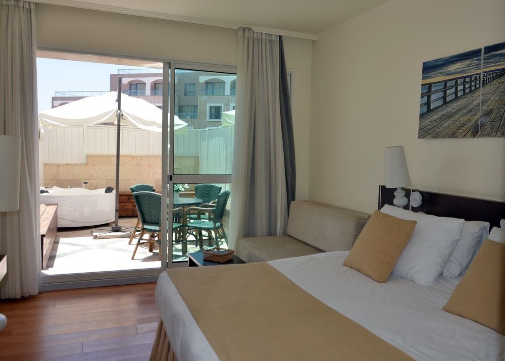 Be Unique Hotel - Drinks Included Eilat Bagian luar foto